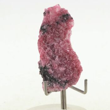 Rhodonite. 66.0 ct.