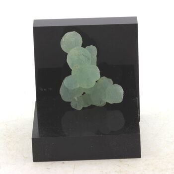 Prehnite. 37.89 ct.