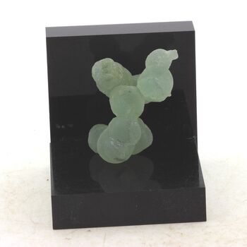 Prehnite. 49.76 ct.