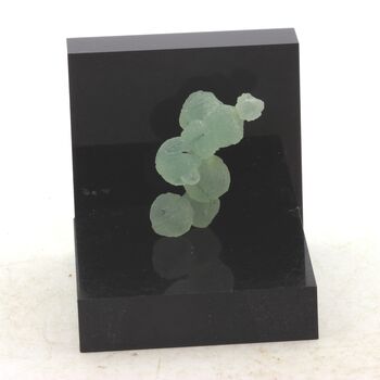 Prehnite. 21.81 ct.