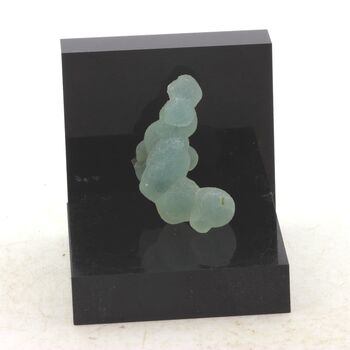 Prehnite. 30.04 ct.
