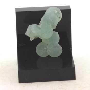 Prehnite. 72.34 ct.