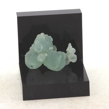 Prehnite. 59.67 ct.