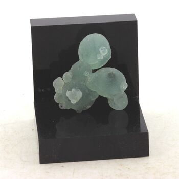 Prehnite. 59.23 ct.