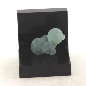 Prehnite. 59.55 ct.