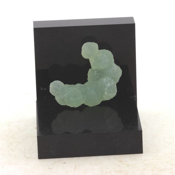 Prehnite. 33.68 ct.