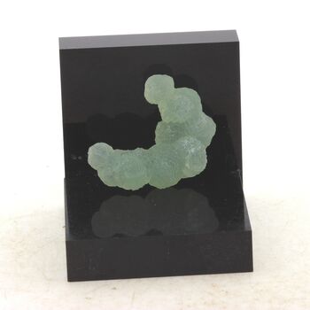 Prehnite. 33.68 ct.