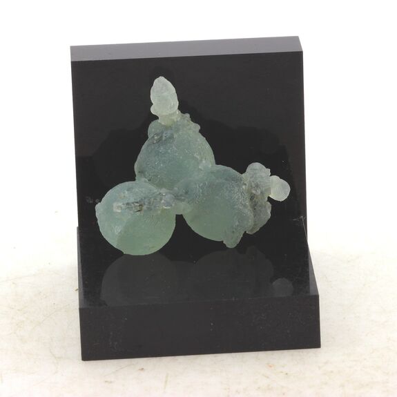 Prehnite. 56.06 ct.
