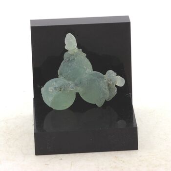 Prehnite. 56.06 ct.