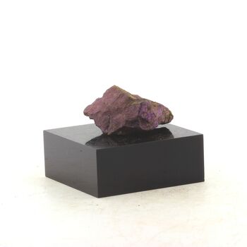 Purpurite. 136 ct.