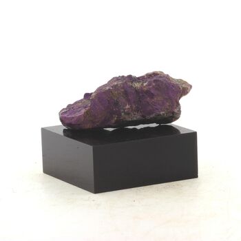 Purpurite. 221 ct.