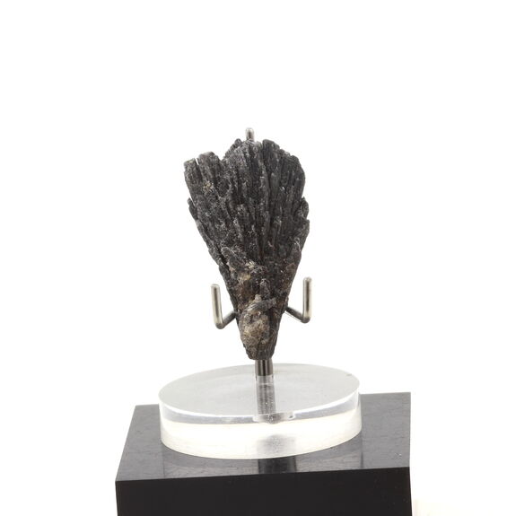 Cyanite noire. 33.0 ct.