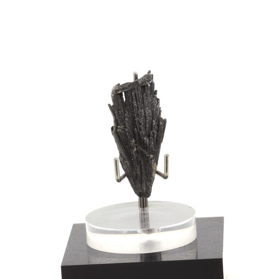 Cyanite noire. 28.5 ct.