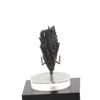 Cyanite noire. 28.5 ct.