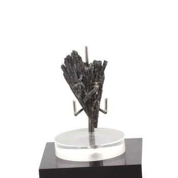 Cyanite noire. 30.0 ct.