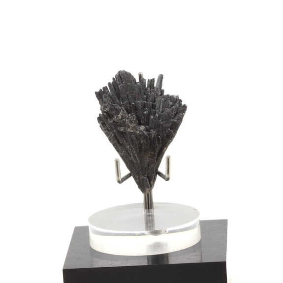 Cyanite noire. 45.0 ct.