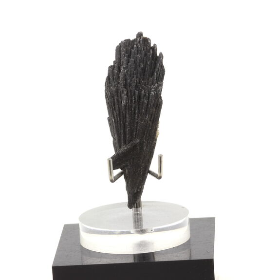 Cyanite noire. 52.0 ct.