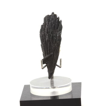 Cyanite noire. 52.0 ct.