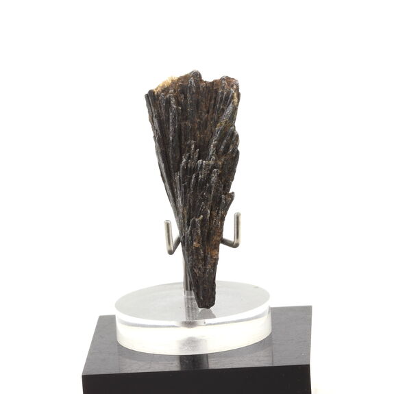 Cyanite noire. 53.0 ct.