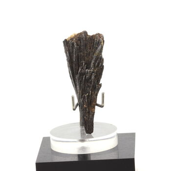 Cyanite noire. 53.0 ct.