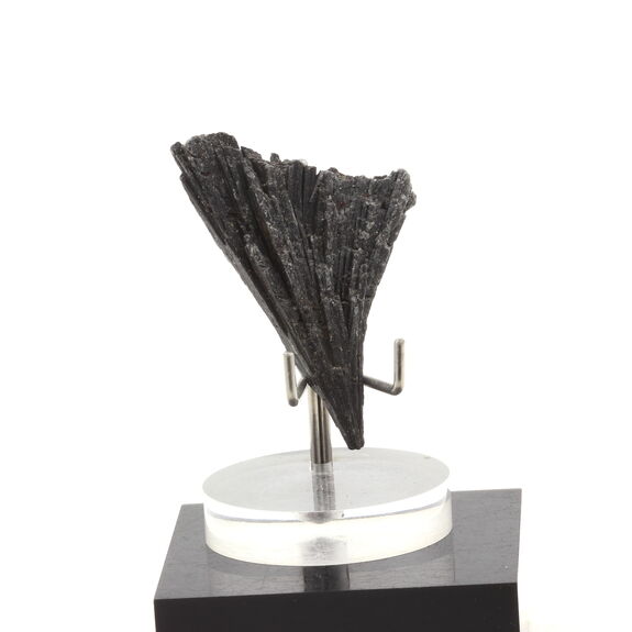 Cyanite noire. 44.0 ct.