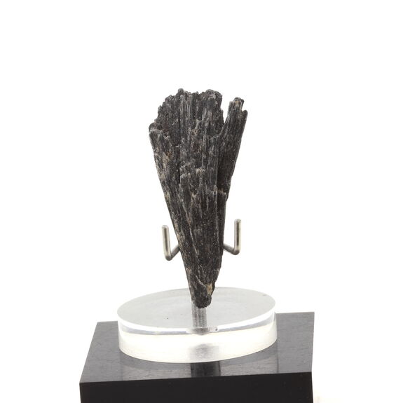 Cyanite noire. 31.0 ct.