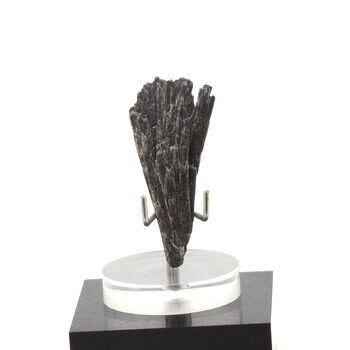 Cyanite noire. 31.0 ct.