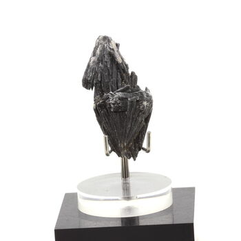 Cyanite noire. 58.0 ct.