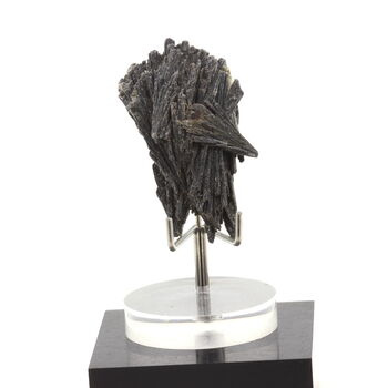 Cyanite noire. 89.5 ct.