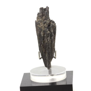 Cyanite noire. 66.5 ct.
