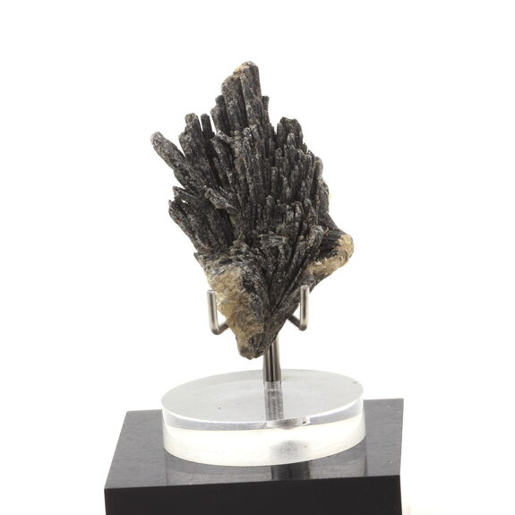 Cyanite noire. 97.5 ct.
