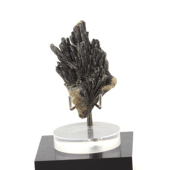Cyanite noire. 97.5 ct.