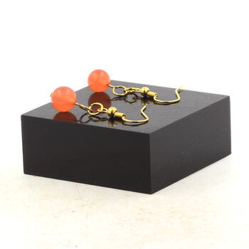 Boucles D'oreilles 1 Perle Calcédoine orange 8 mm en acier doré inoxydable.
