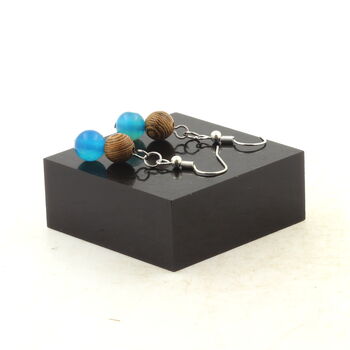Boucles D'oreilles 2 Perles Agate rubanée bleu + bois 8 mm en acier inoxydable.