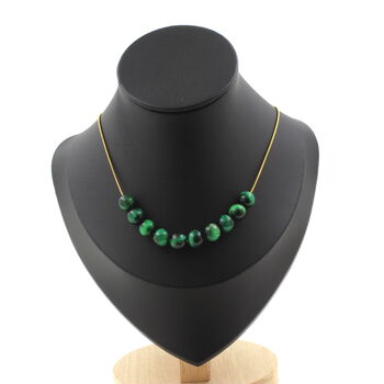 Collier 10 perles Oeil de Tigre vert 8 mm. Chaine en acier doré inoxydable