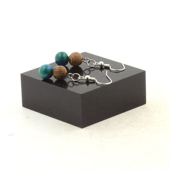 Boucles D'oreilles 2 Perles Chrysocolle Teintée + bois 8 mm en acier inoxydable.