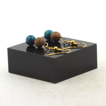 Boucles D'oreilles 2 Perles Chrysocolle Teintée + bois 8 mm en acier doré inoxydable.