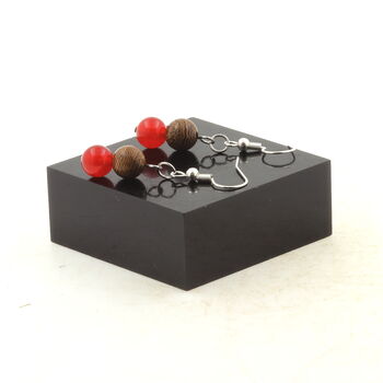 Boucles D'oreilles 2 Perles Calcédoine rouge + bois 8 mm en acier inoxydable.