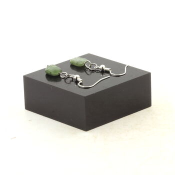 Boucles D'oreilles 1 Perle Cyanite verte du Brésil en acier inoxydable.