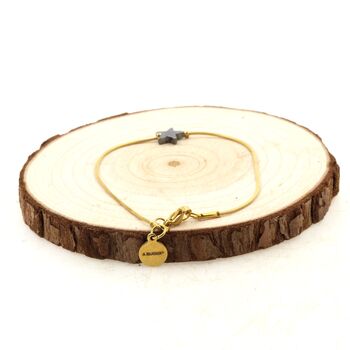 Bracelet en acier doré inoxydable 1 Perle Hématite forme étoile 8 mm.