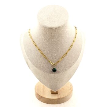 Collier 1 Perle Emeraude de Zambie 8 mm chaine (3,5x11mm) en acier doré inoxydable.