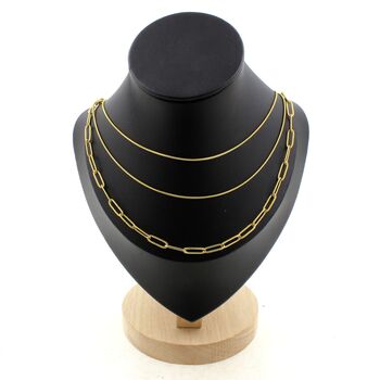 Collier triple chaine (4x11mm) en acier doré inoxydable.