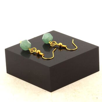 Boucles D'oreilles 1 Perle Aventurine 8 mm forme diamant à facettes en acier doré inoxydable.