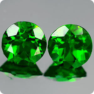 1.06 cts LOT DE 2 CHROME DIOPSIDE .IF