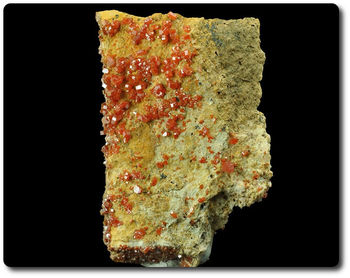 223 grammes. VANADINITE