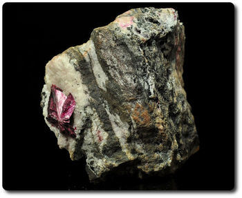 375 grammes. ERYTHRITE SUR MATRICE