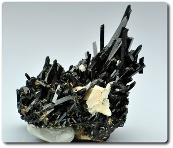 70.80 grams AEGERINE ON MATRIX & FELSDPAR