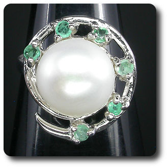 EMERALD & PEARL RING