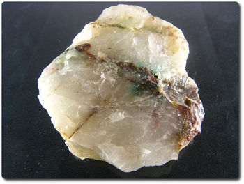 290,00 cts AJOITE DANS QUARTZ