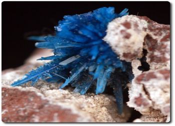 90 g PENTAGONITE ON HEULANDITE